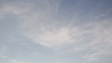 4k zaman atlaması bulutlu güzel mavi gökyüzü..