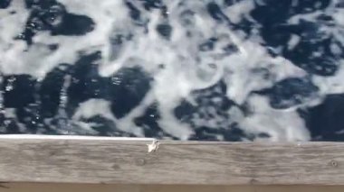 Hızlı Yatch Teknesi Uyandırma Köpüğüyle Mavi Okyanus