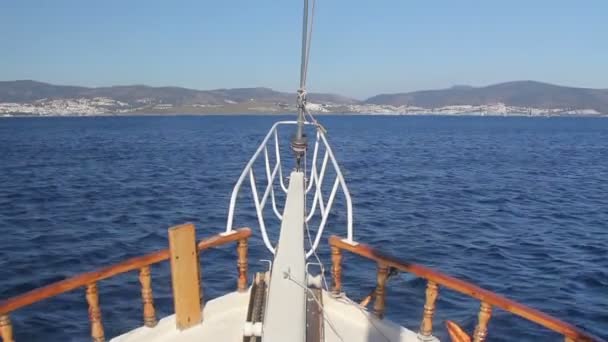 Bow Sailing Boat Navigating Sea — Stock Video