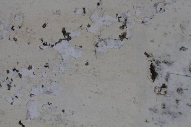 Eski gri çimento kaplı Grunge beton duvar. Tasarım dokusu arka planınız için harika. Çatlak desenli eski beton duvar çatlamış beton duvar çatlaklar ve hasarla kaplı..