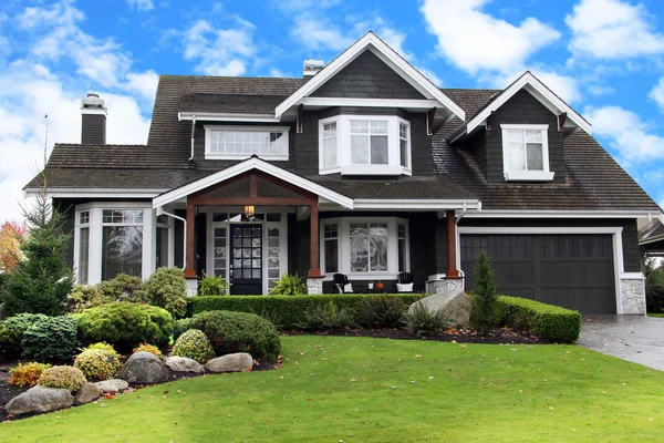 Beautiful large house in Canada — Stock Photo, Image