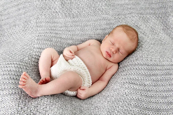 Pasgeboren babyjongen — Stockfoto