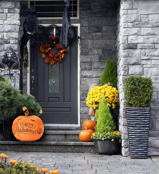 Halloween ingericht huis — Stockfoto