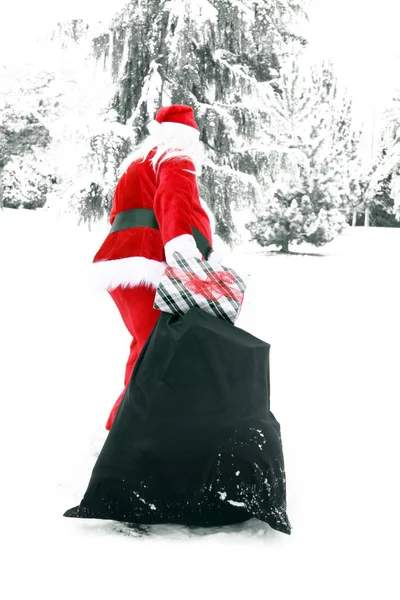 Weihnachtsmann im Schnee — Stockfoto