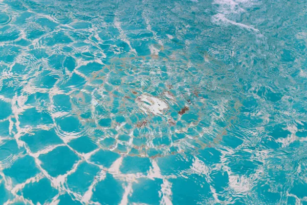 Onda de agua en la piscina — Foto de Stock