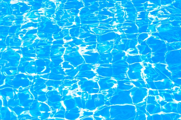 Azul Rasgado Piscina Con Reflejo Luz Solar — Foto de Stock