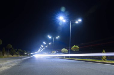 Gece yol. Otoyol hızı kavramına bak.