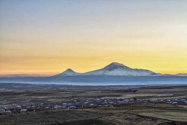 Ararat Dağı Karla Vadiyle Kaplı — Stok fotoğraf