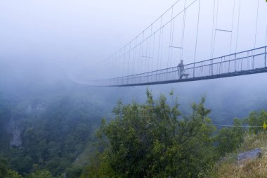 Ermenistan 'daki siste güzel bir köprü