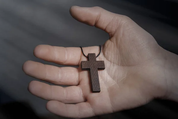 Деревянный Крест Молитвенных Детях — стоковое фото