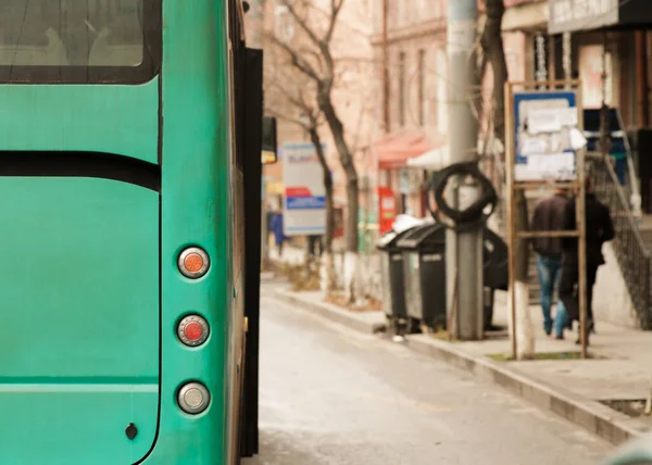 Зеленый Старомодный Автобус Пути — стоковое фото
