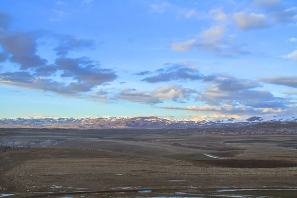 Beau Paysage Avec Ciel Bleu Montagnes Enneigées — Photo