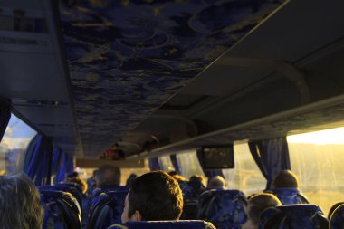 Yolcularla birlikte otobüsün içinden görüntüle