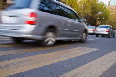 Bulanık yoğun yol uzun araba kuyruğu