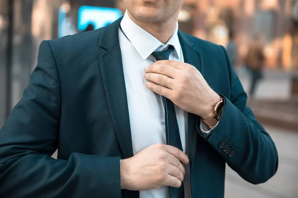 Udany Biznesmen Garniturze Krawatem — Zdjęcie stockowe