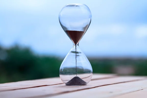 Reloj Arena Sobre Una Mesa Madera — Foto de Stock