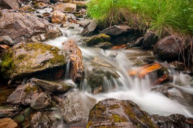 Nehir Boki. dağ Altay. Rusya.