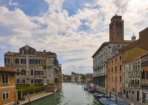 Canal Grande ve San Geremia bir akşam kilisede Venedik, İtalya