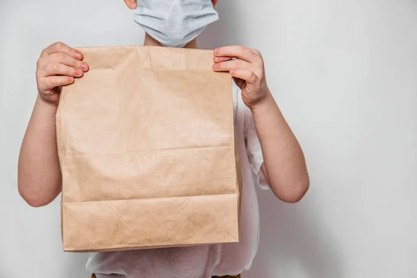 Braune Bastelpapiertüte Für Den Abtransport Oder Die Lieferung Von Waren — Stockfoto