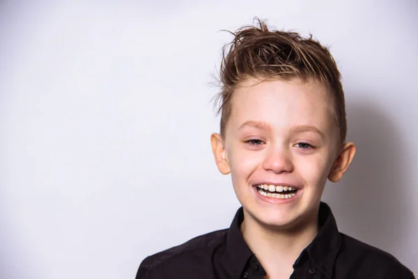 Portret Van Een Knappe Jongen Met Verschillende Emoties Een Witte — Stockfoto