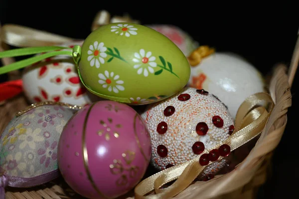 色彩艳丽 色彩艳丽 色彩艳丽 色彩艳丽的复活节彩蛋 — 图库照片