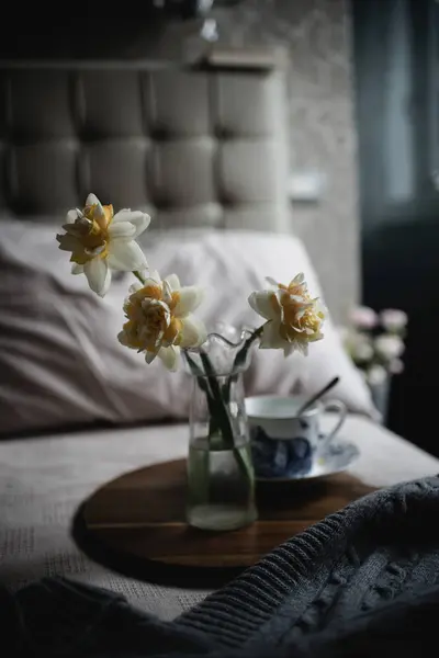 Narcissus Flowers Glass Vase Wooden Tray Vintage Cup Bedroom — Stock Photo, Image