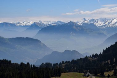 İsviçre - İsviçre Alpleri Alp bölgesi. Tam renkleri ve güzel manzara, manzara