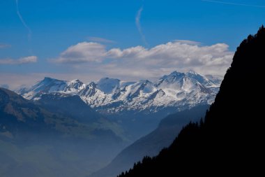 İsviçre - İsviçre Alpleri Alp bölgesi. Tam renkleri ve güzel manzara, manzara