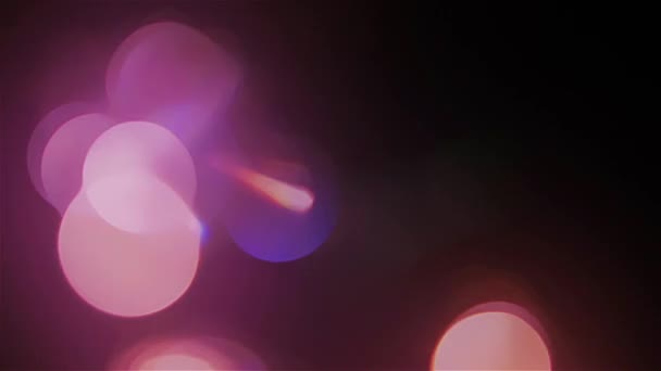 Círculos multicolores desenfocados en movimiento sobre un fondo negro HD 1920x1080 — Vídeo de stock