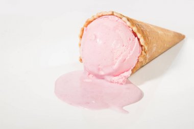  Meyve dondurma dondurma ve meyve beyaz arka plan üzerinde izole masada. Yaz yaşam tarzı