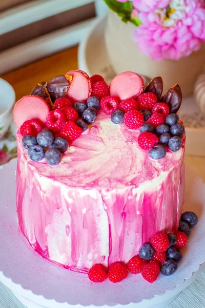 Festive Cake Decorated Raspberries Blueberries — Stock Photo, Image