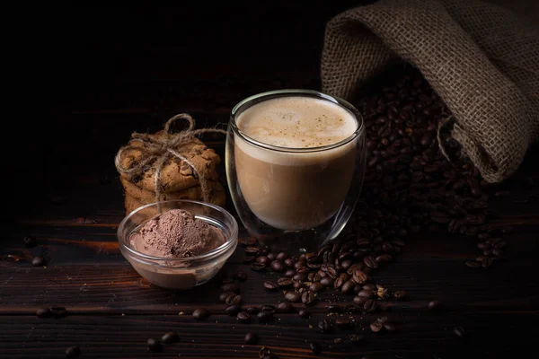 Μπισκότα Και Καφές Latte Και Παγωτό Σοκολάτα Σκούρο Φόντο — Φωτογραφία Αρχείου