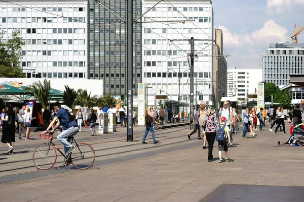 Tramvay durağı Alexander yer