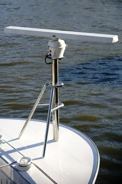 Radar del barco en la proa — Foto de Stock