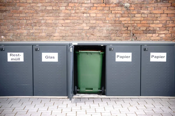 Poubelles privées Photo De Stock