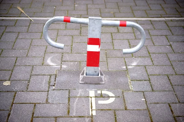Privé parkeerplaats barrière — Stockfoto