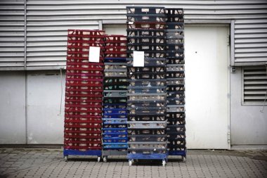 Ekmek dağıtım kutuları