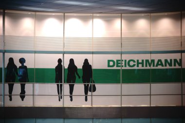 Deichmann Berlin Doğu istasyonu