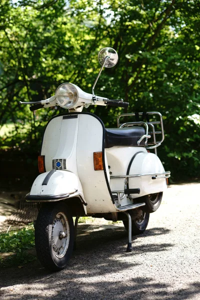 Küçük motosiklet scooter