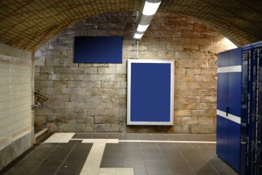 İstasyonu tünel ışıkları ile