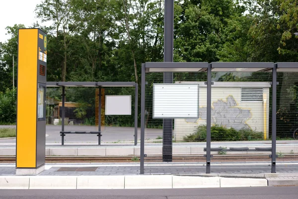 Neue Straßenbahnhaltestelle — Stockfoto