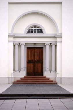 Giriş modern Kilisesi