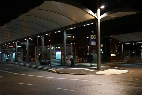 Autobusové Nádraží Weinheim Autobusové Nádraží Hlavním Vlakovém Nádraží Weinheimu Noci — Stock fotografie