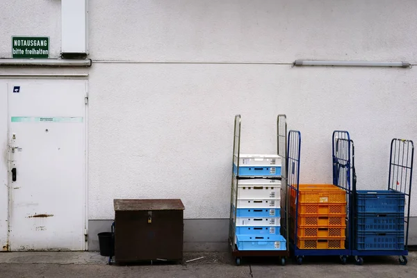 Paletas Recibo Mercancías Recibo Mercancías Entrada Trasera Una Tienda Comestibles — Foto de Stock