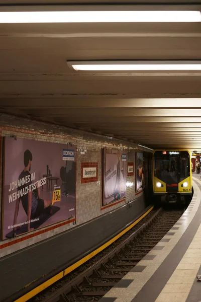 Metra Przystanku Alexanderplatz Metra Dysków Krzywej Stacji Alexanderplatz Grudnia 2017 — Zdjęcie stockowe