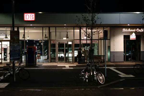 Weinheim Järnvägsstation Natten Järnvägsstationen Station Weinheim Natten Med Belysta Entrén — Stockfoto