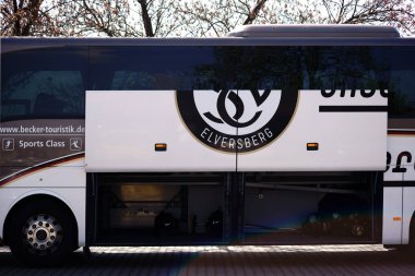 Takım otobüs Sv Elversberg / futbol takım otobüsü 14 Nisan 2018 üzerinde B-gençler Bundesliga güneybatı uzak bir oyunda Sv Elversberg Mainz club.                                 