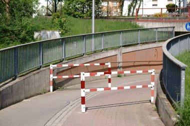 Eğri köprü Altgeçit için / bir eğri köprü Altgeçit veya demiryolu parça altında bir tünel yol açar.                          