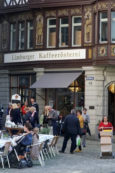 Caf Limburger Kafferoesterei Πεζοδρομημένη Όψη Του Caf Limburger Kaffersterei Στολισμένη — Φωτογραφία Αρχείου
