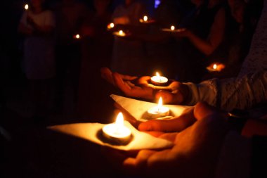 avuç küçük mumlar